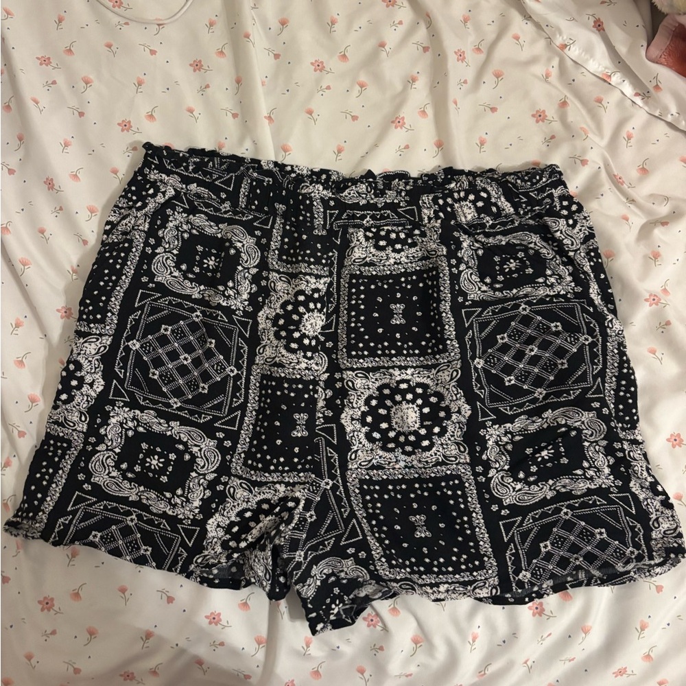 BP Black and White Patterned Women Shorts